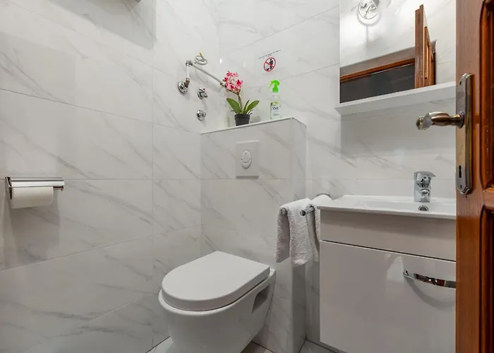 Luxury With A Swimming Pool Turanj, Biograd - 18274 别墅