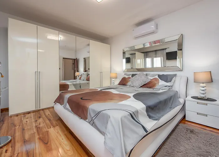 别墅 Luxury With A Swimming Pool Turanj, Biograd - 18274
