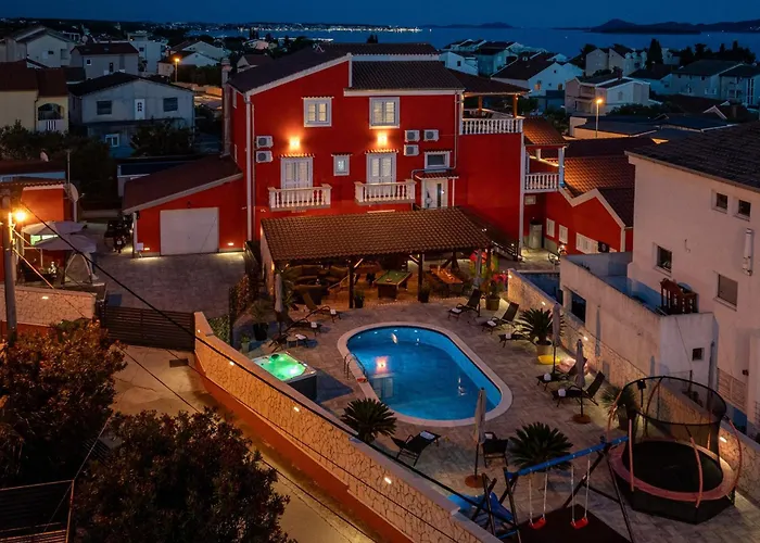 Luxury With A Swimming Pool Turanj, Biograd - 18274 别墅 *