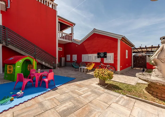 Luxury With A Swimming Pool Turanj, Biograd - 18274 别墅