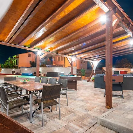 Villa Luxury With A Swimming Pool Turanj, Biograd - 18274 *