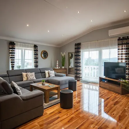 Luxury With A Swimming Pool Turanj, Biograd - 18274 Sveti Filip i Jakov
