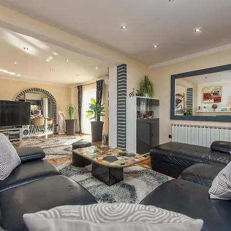 Luxury With A Swimming Pool Turanj, Biograd - 18274 * סבטי פיליפ אי ג'קוב