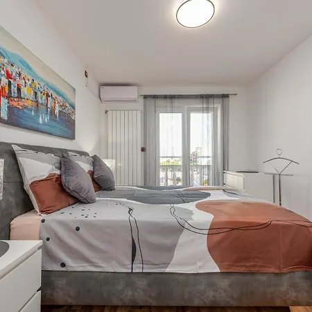 Luxury With A Swimming Pool Turanj, Biograd - 18274