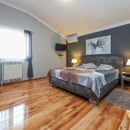 Luxury With A Swimming Pool Turanj, Biograd - 18274 סבטי פיליפ אי ג'קוב