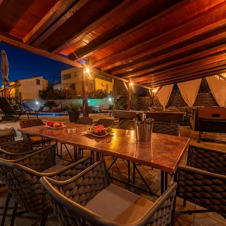 וילה Luxury With A Swimming Pool Turanj, Biograd - 18274 סבטי פיליפ אי ג'קוב