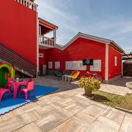 Luxury With A Swimming Pool Turanj, Biograd - 18274 וילה