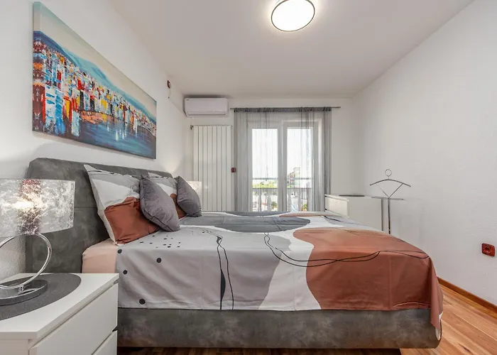 Luxury With A Swimming Pool Turanj, Biograd - 18274